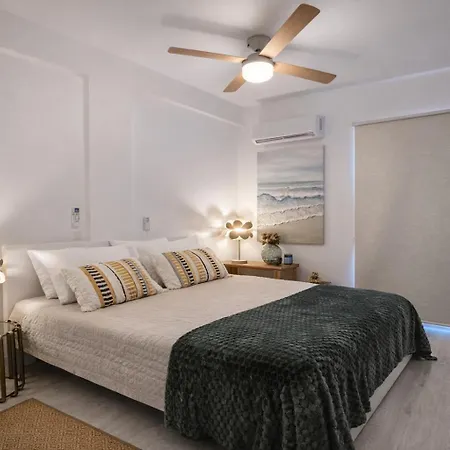 Mackenzie Beachfront Panorama Apartament