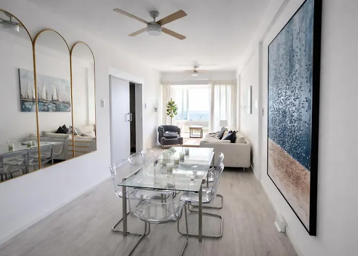 Mackenzie Beachfront Panorama Apartment *