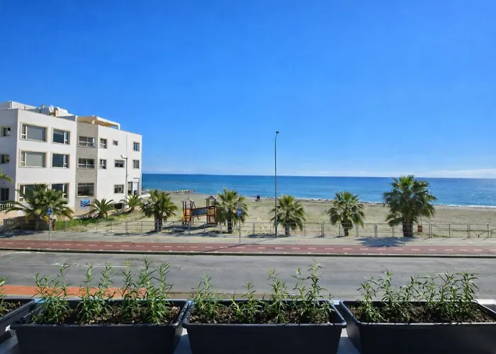Апартаменти Mackenzie Beachfront Panorama Ларнака
